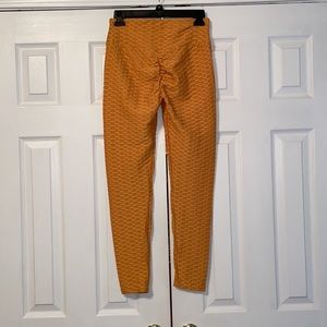 NWOT Scrunch booty leggings